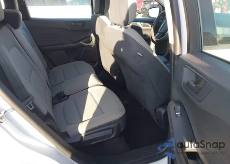 2022 Ford Escape S z USA, uszkodzony, nr VIN 1FMCU0F6XNUB53803